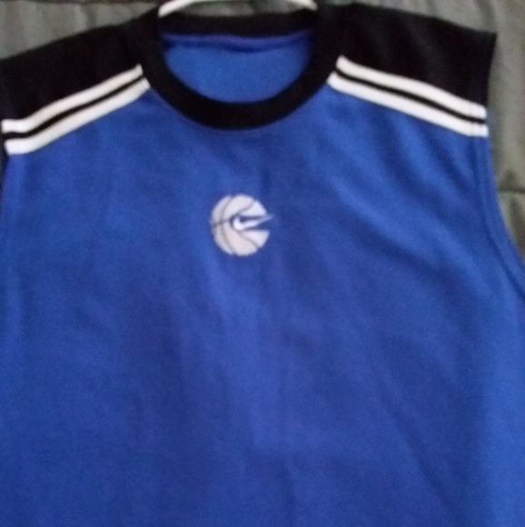 Nike Sleeveless Shirts - Picture 3 of 3